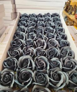 Trandafiri colorati din sapun